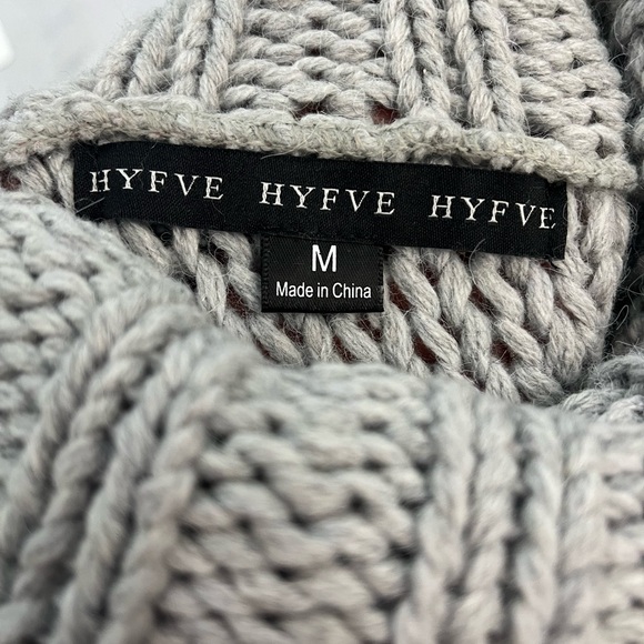HYFVE Grey chunky cable knit cropped turtle neck sweater in medium - Picture 7 of 16